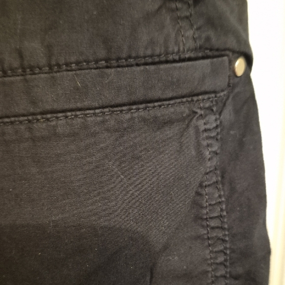 Chico's Crop Black Cargo Pants In Lighrweight Cotton - Picture 7 of 8